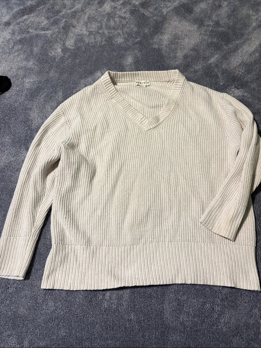 Ava & Viv Light Cream Ribbed V-Neck Sweater